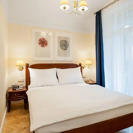 Apartment Manesova No.5 *