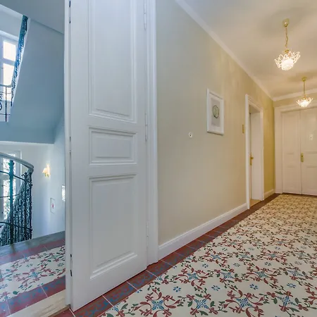 Apartman Manesova No.5 *